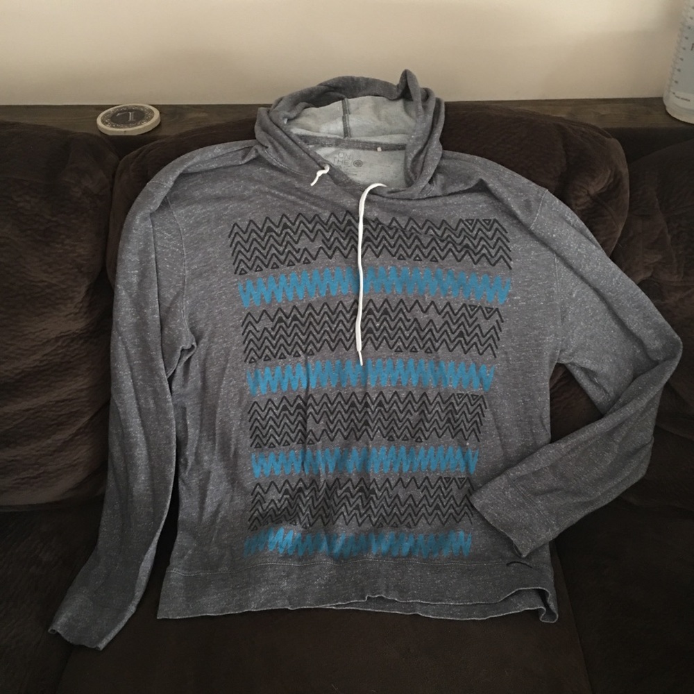Men’s long sleeve hooded shirt